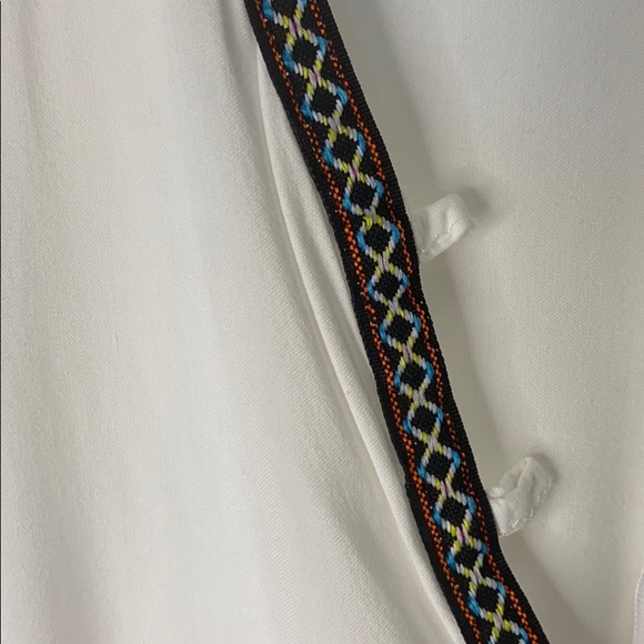 Summer Mini Romper with V neck Ethnic Embroidery - Picture 2 of 4